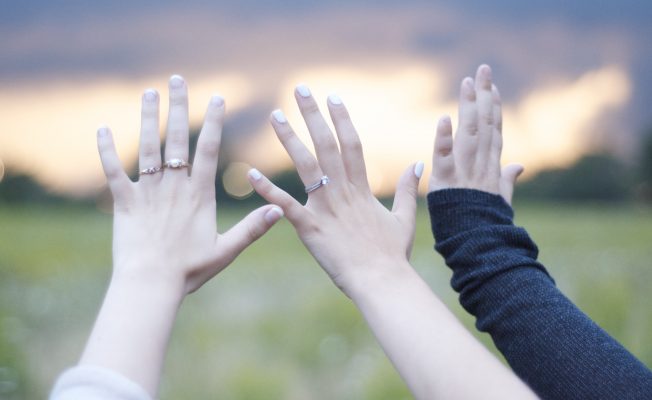 20140830_AlizaLatta_hands